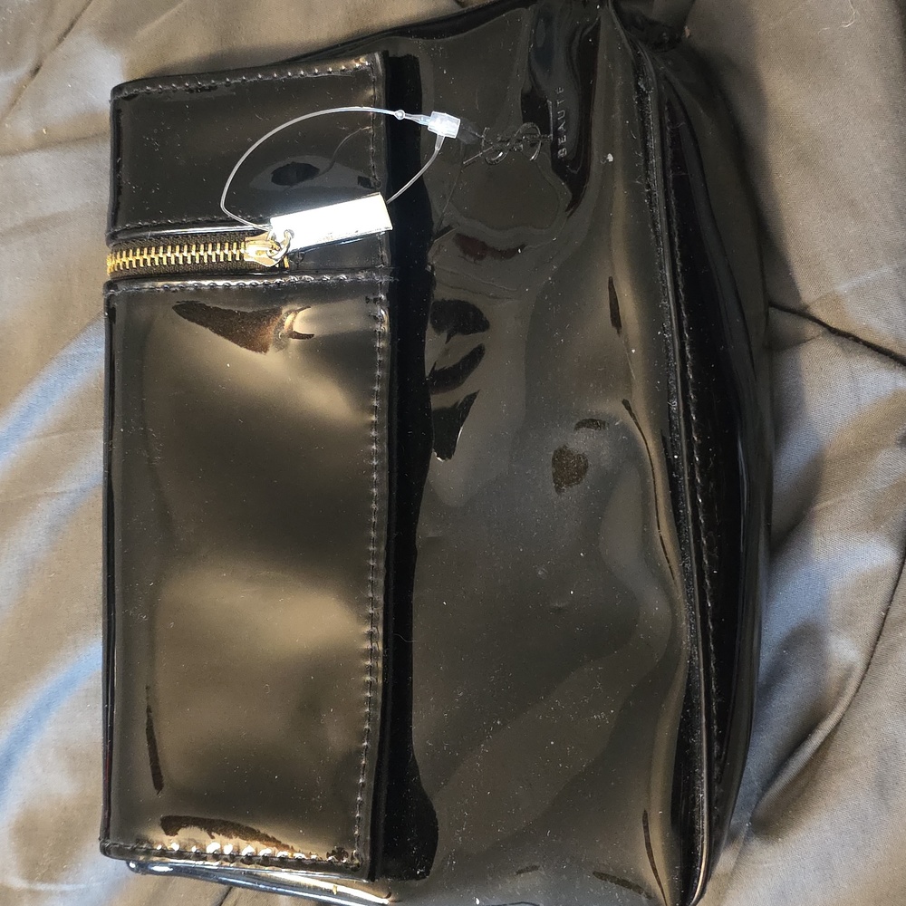 YSL ELEGANT BLACK PATENT LEATHER CLUTCH